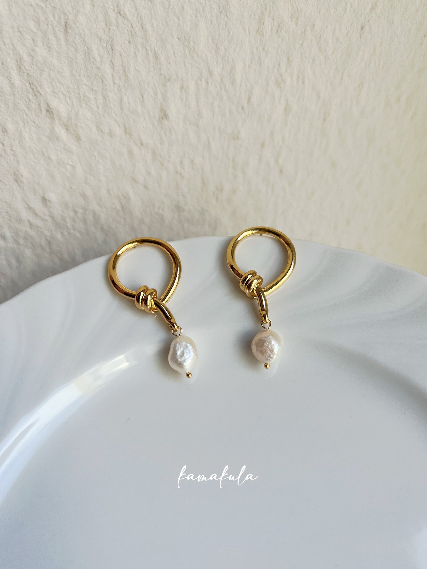 Daphne Pearl Dangle Earrings