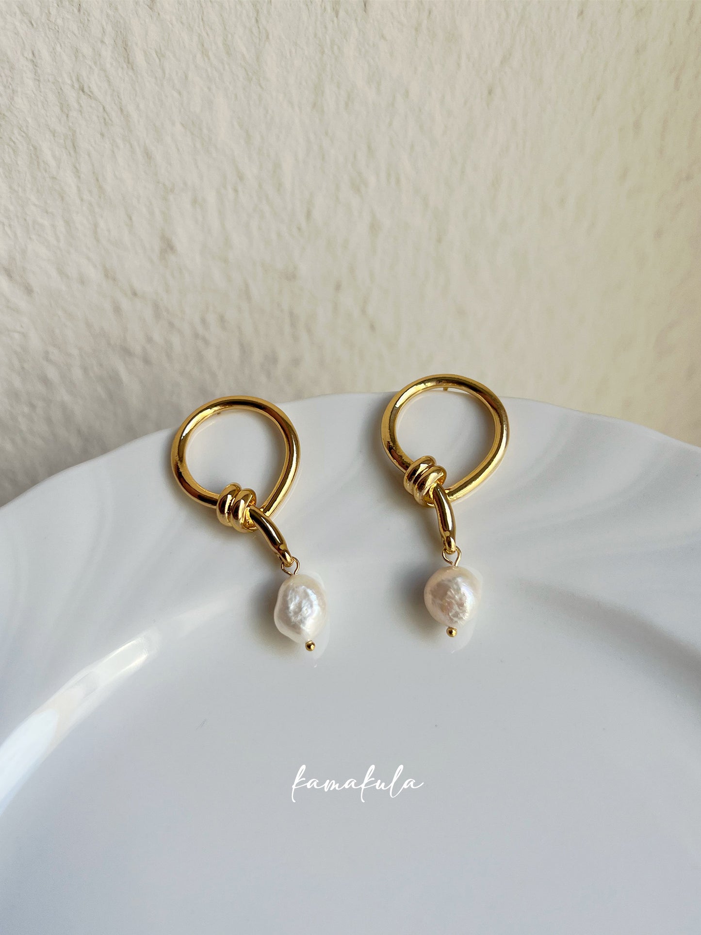 Daphne Pearl Dangle Earrings