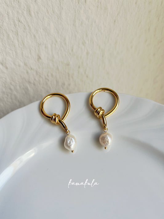 Daphne Pearl Dangle Earrings