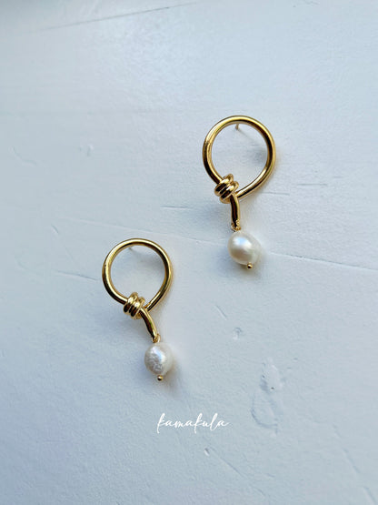 Daphne Pearl Dangle Earrings