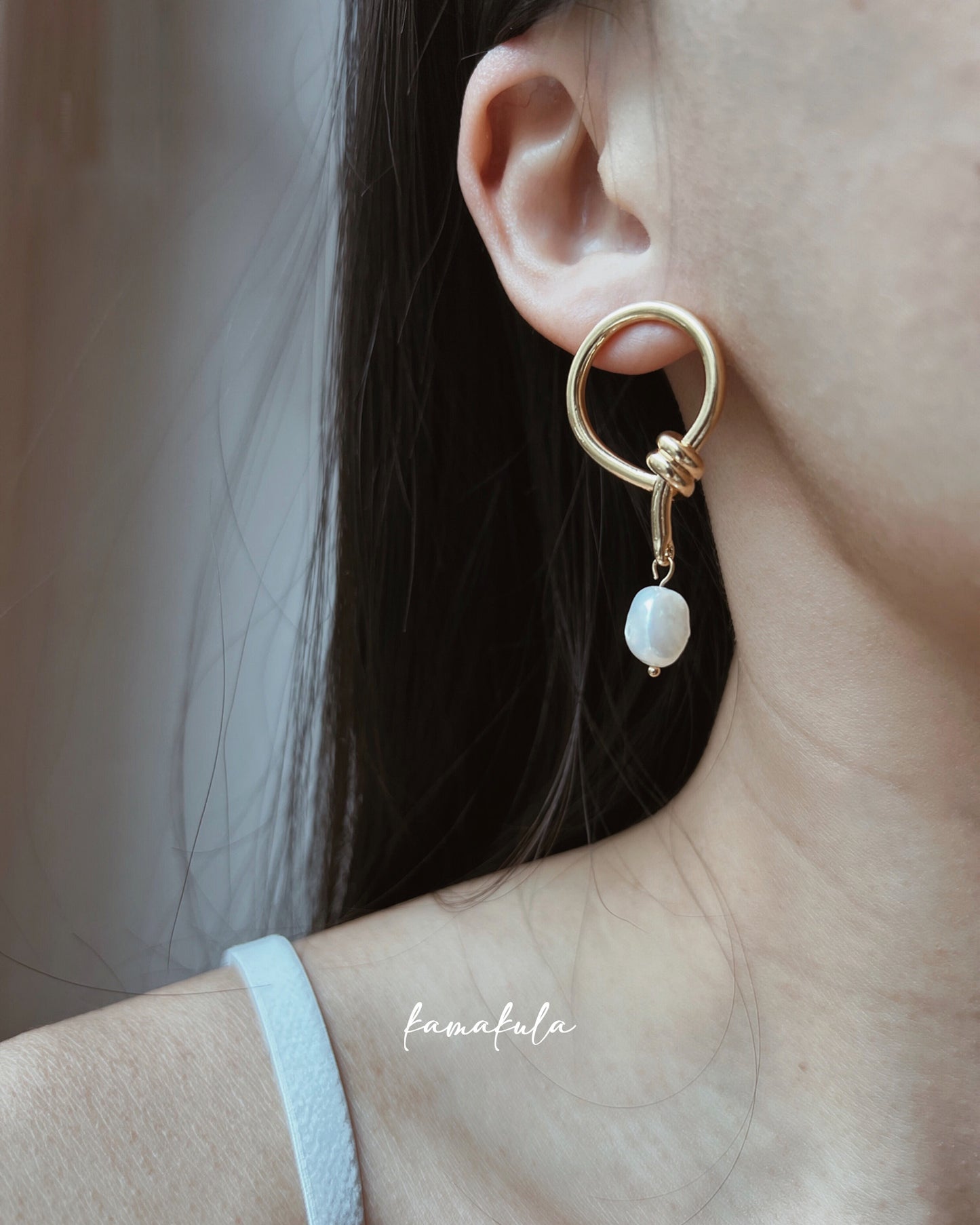Daphne Pearl Dangle Earrings