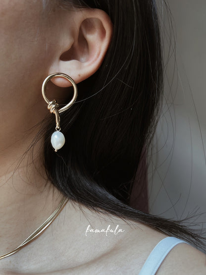 Daphne Pearl Dangle Earrings