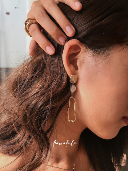 Elizabeth Irregular Pearl Earrings