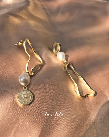 Elizabeth Irregular Pearl Earrings