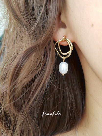 Narcissus Pearl Drop Earrings