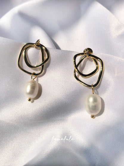 Narcissus Pearl Drop Earrings