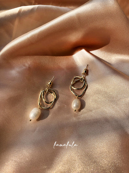 Narcissus Pearl Drop Earrings