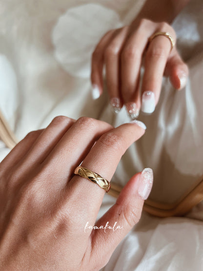 Diamond-Cut Pattern Ring
