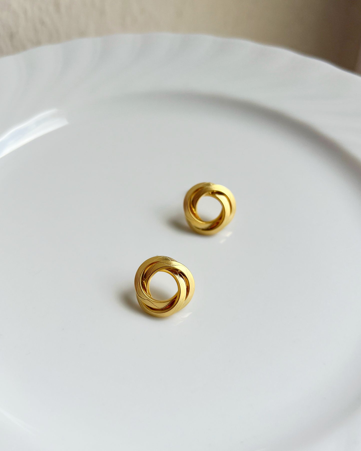 Ohrstecker mit gedrehtem Kreis