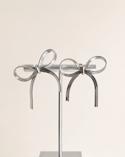 Minimalistische Schleifen-Ohrstecker Wasserdicht