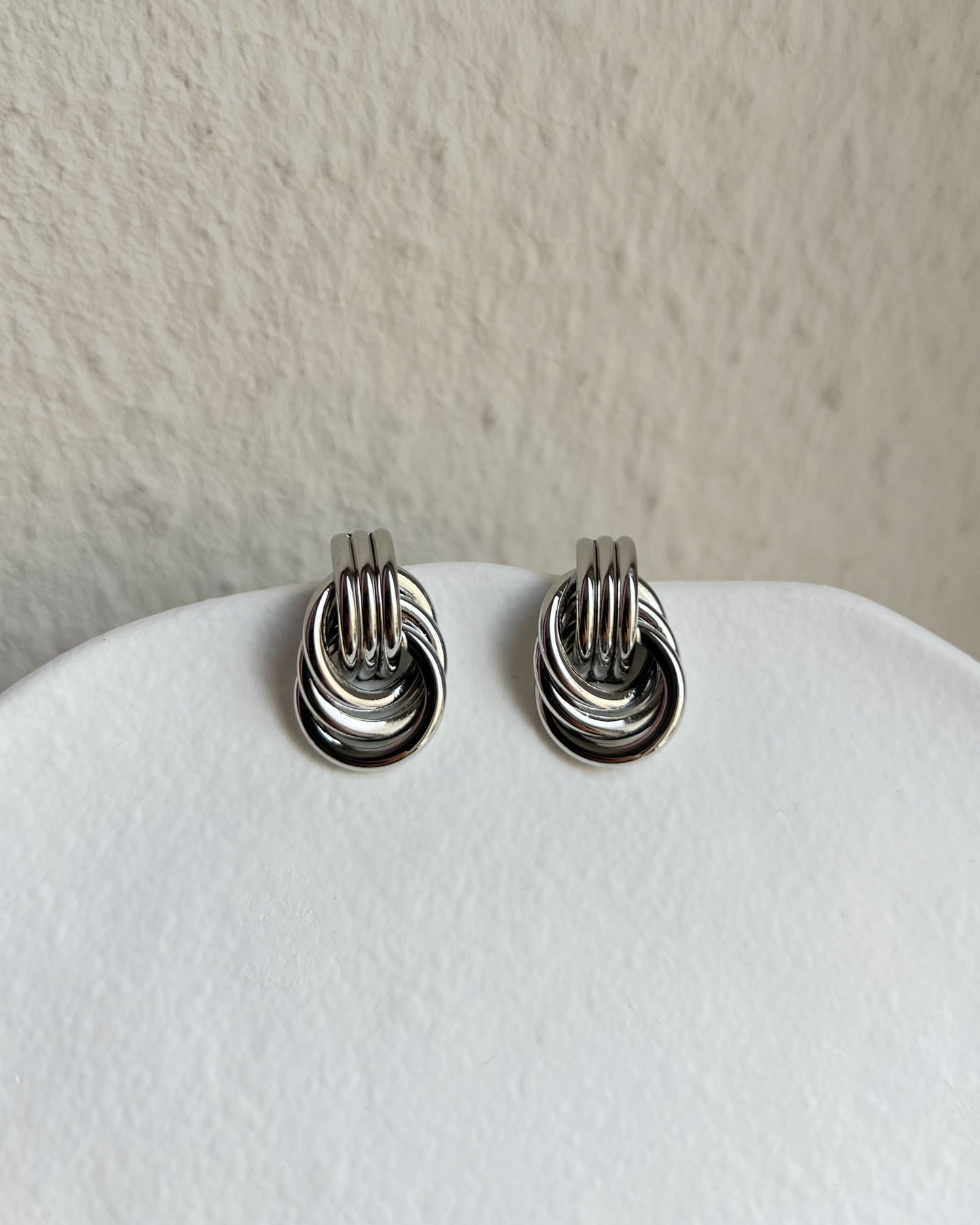 Liebesknoten-Ohrstecker