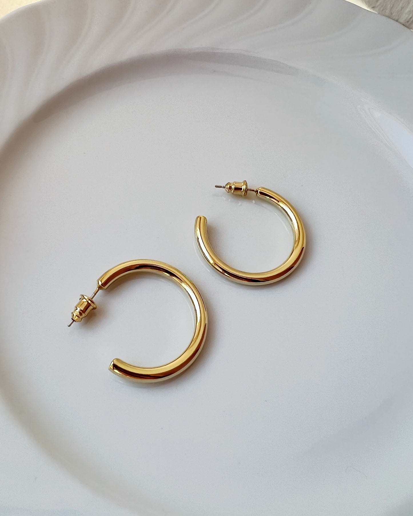 Classic Mid Hoop earrings