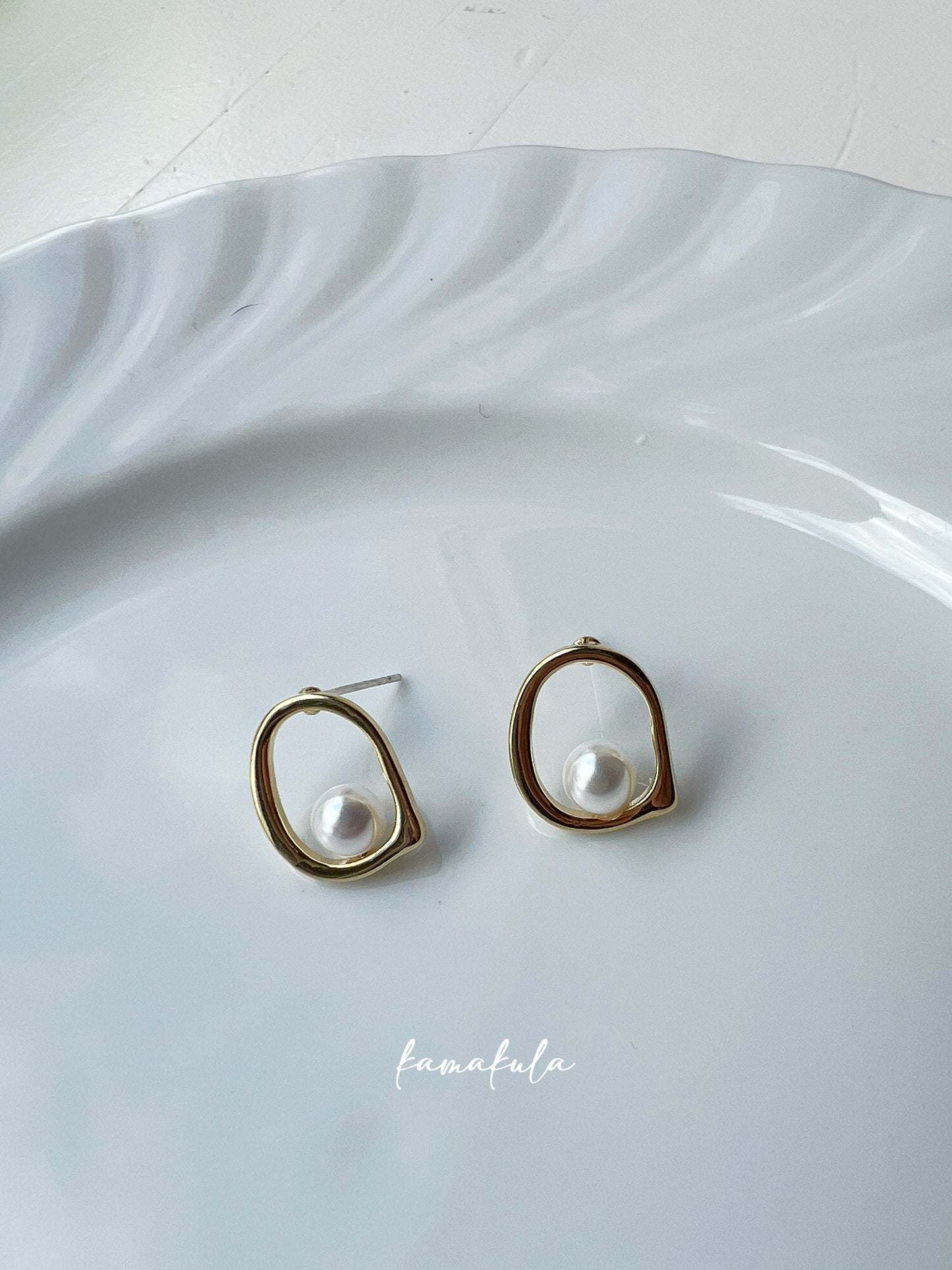 Etna Pearl Stud Earrings