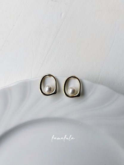 Etna Pearl Stud Earrings