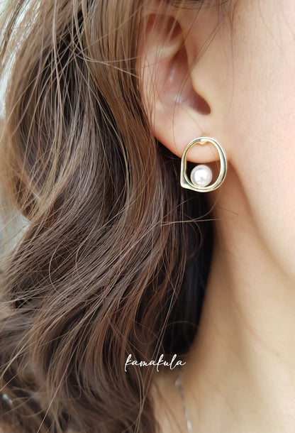 Etna Pearl Stud Earrings