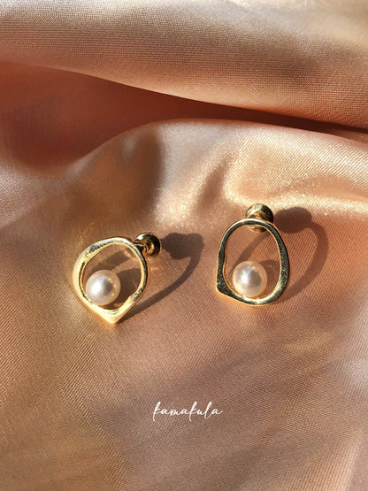 Etna Pearl Stud Earrings