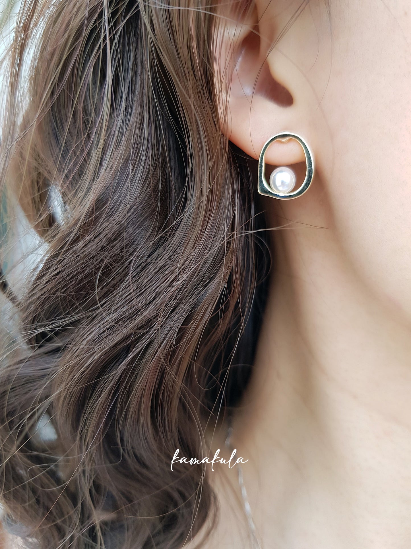 Etna Pearl Stud Earrings