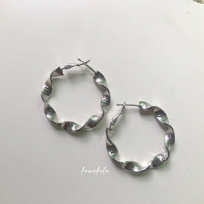 Flore Twisted Hoop Earrings