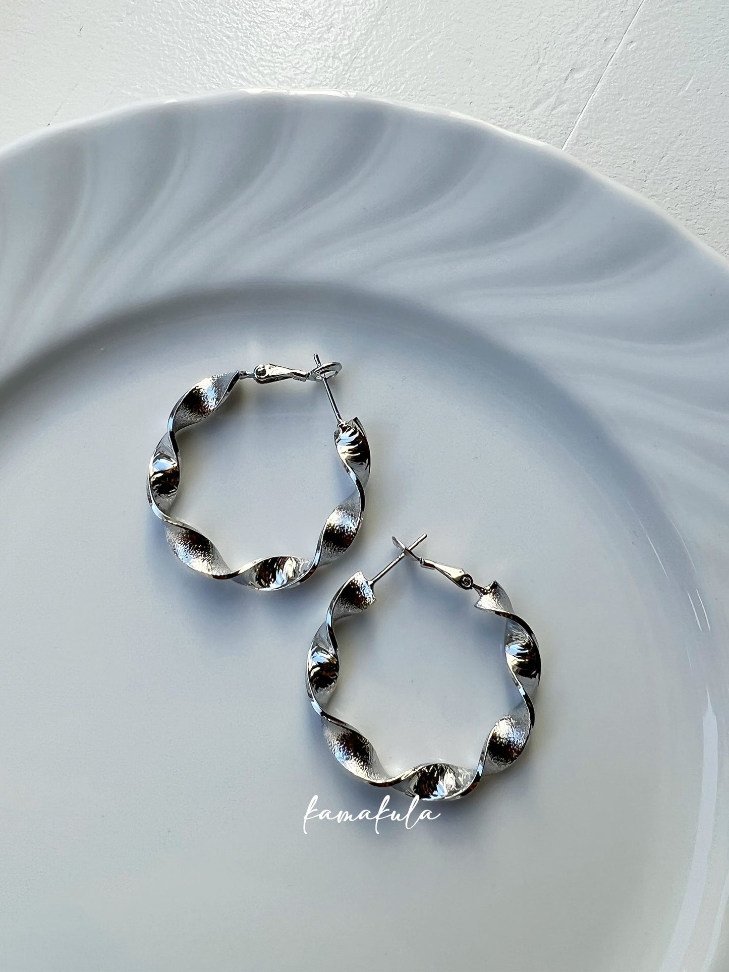Flore Twisted Hoop Earrings