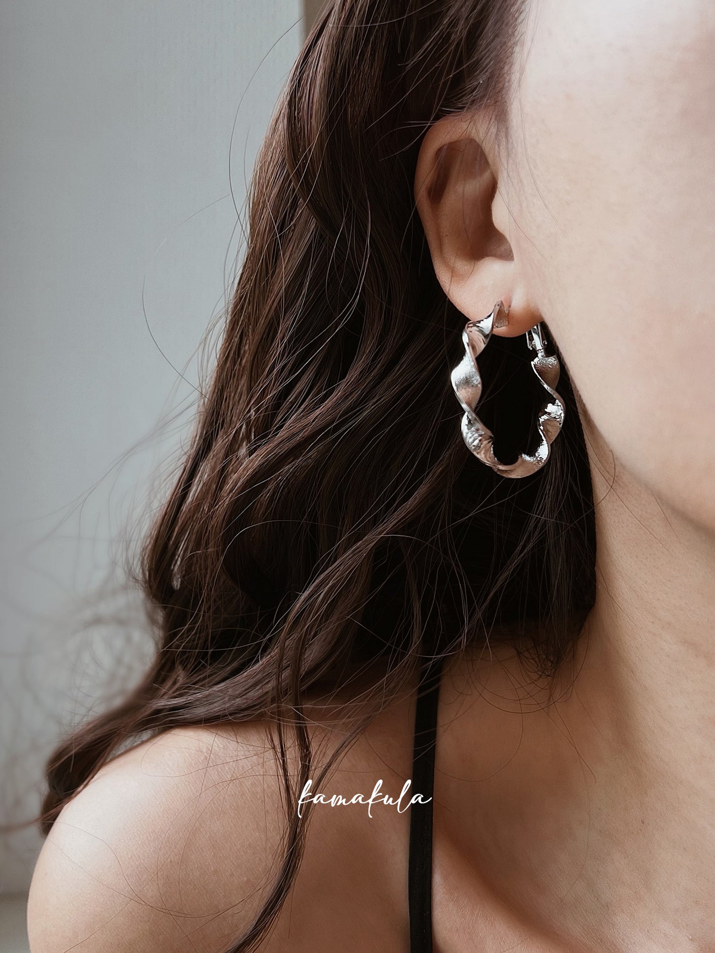 Flore Twisted Hoop Earrings