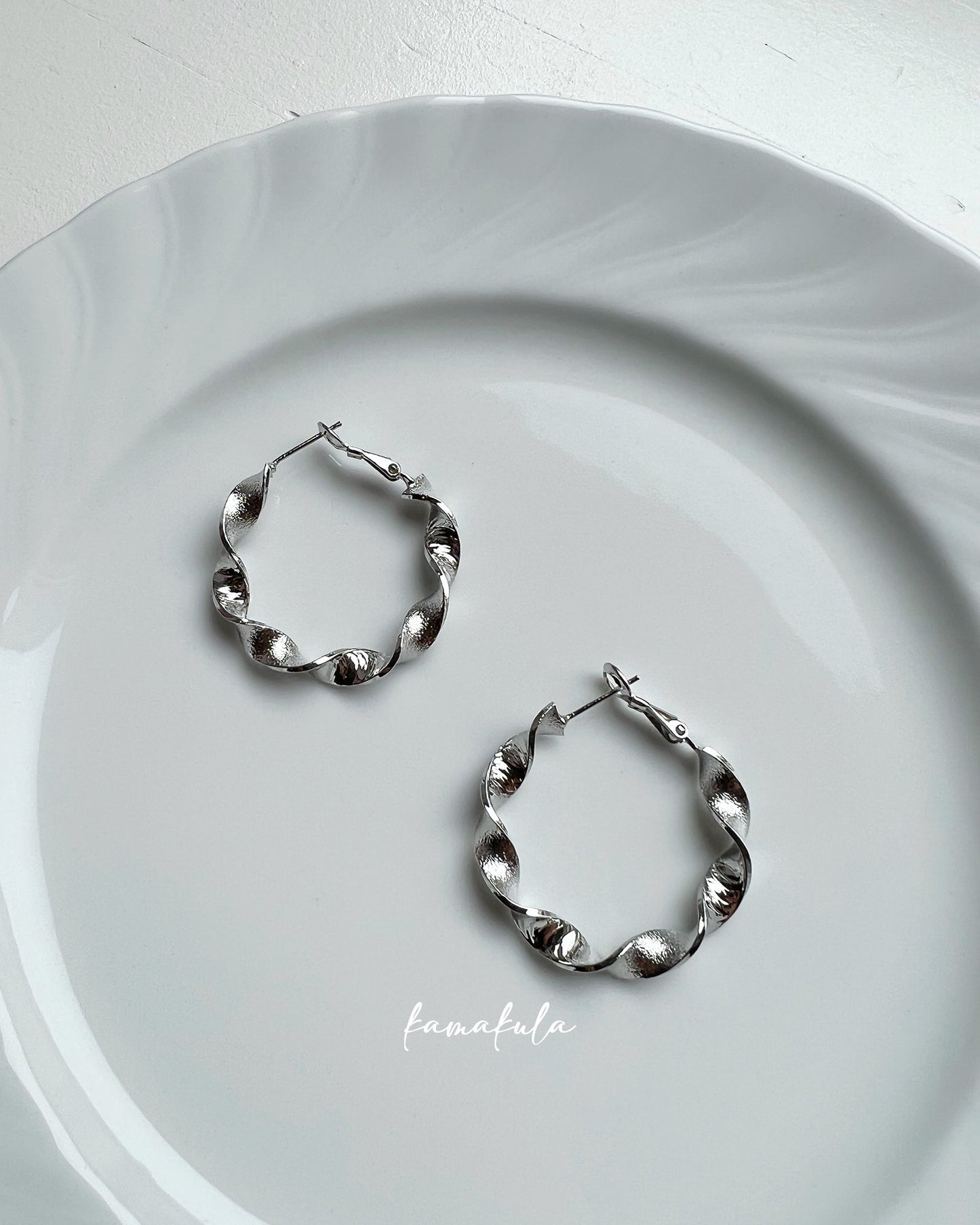 Flore Twisted Hoop Earrings