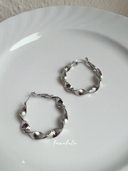 Flore Twisted Hoop Earrings