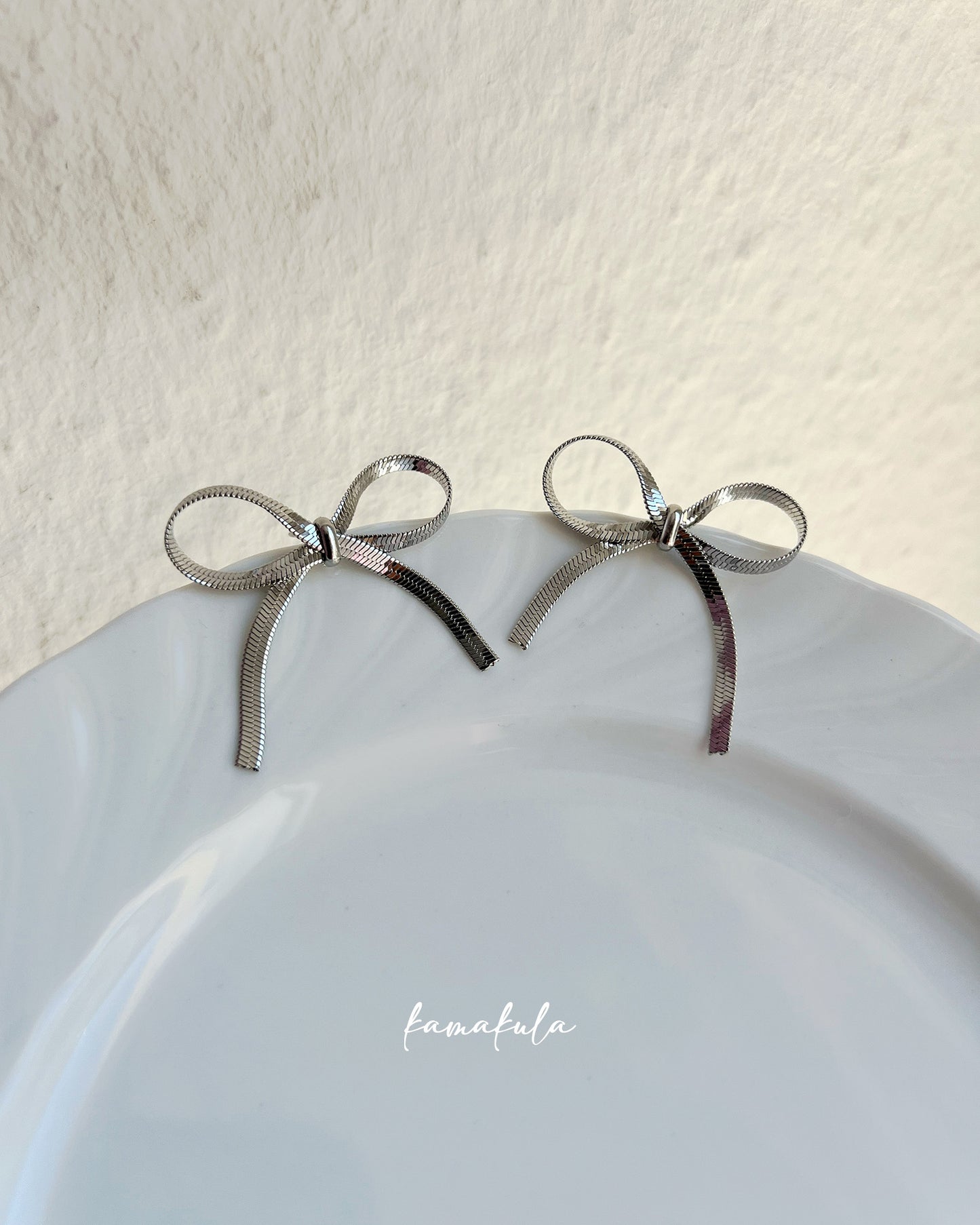 Minimal Bow Stud Earrings