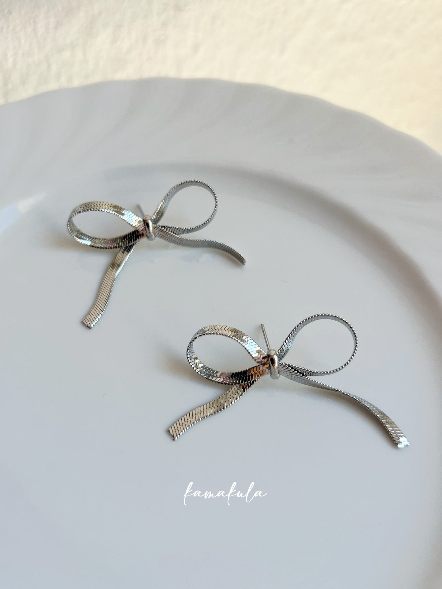 Minimal Bow Stud Earrings