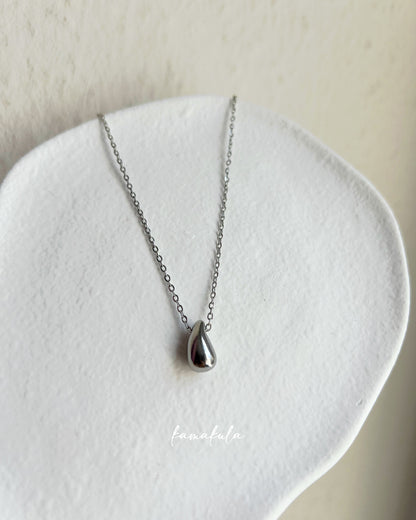 Minimal Dew Drop Necklace