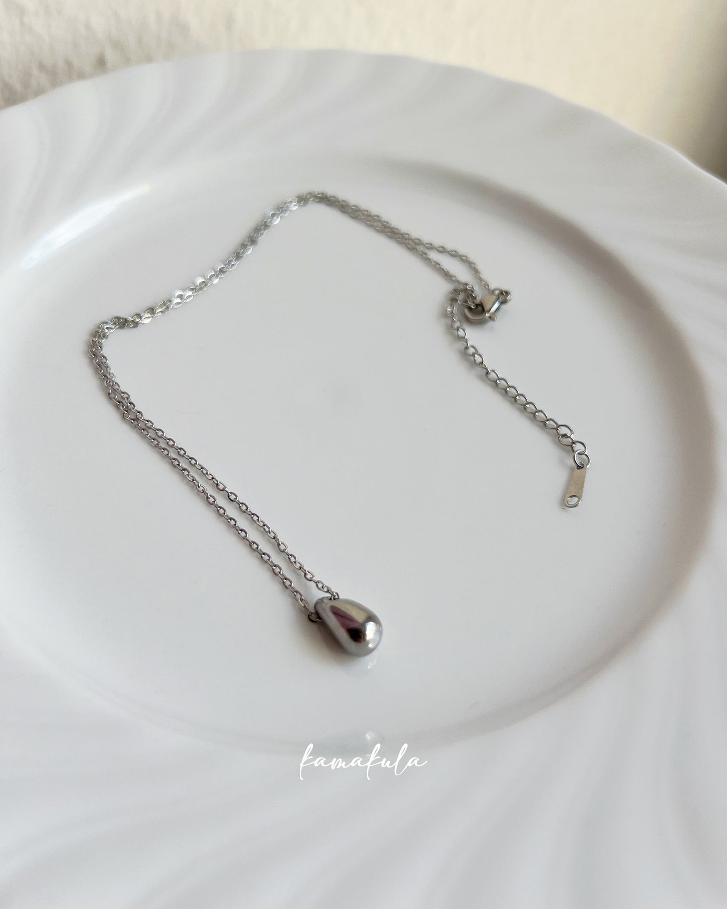 Minimal Dew Drop Necklace