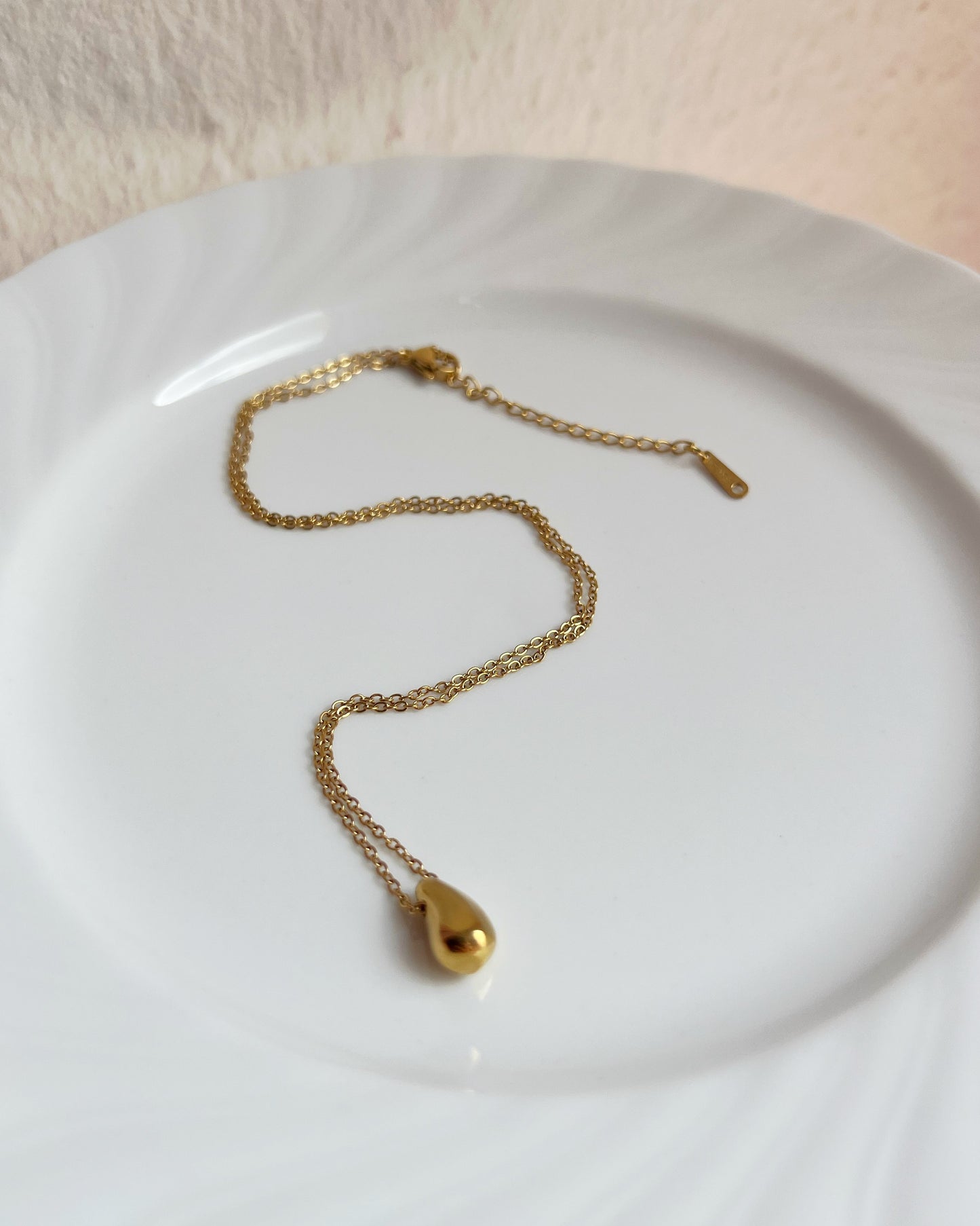 Minimal Teardrop Necklace Waterproof