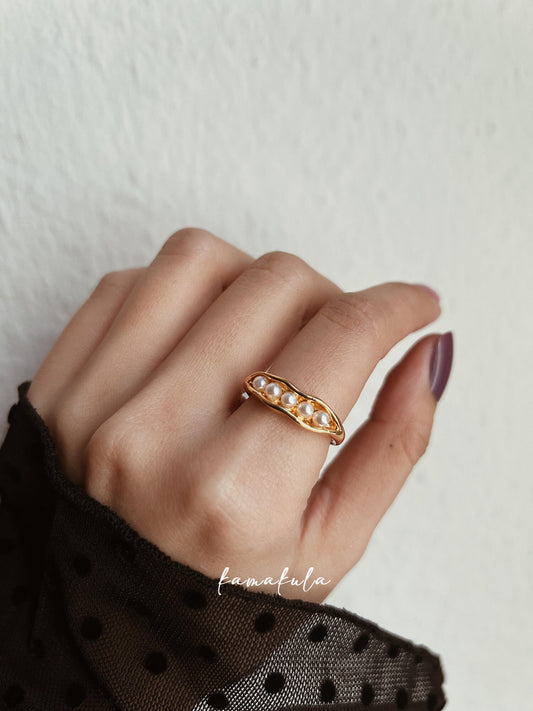 Peas in a Pod Pearl Ring