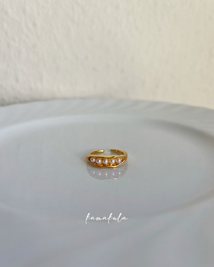 Peas in a Pod Pearl Ring
