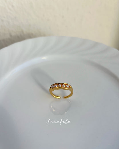 Peas in a Pod Pearl Ring