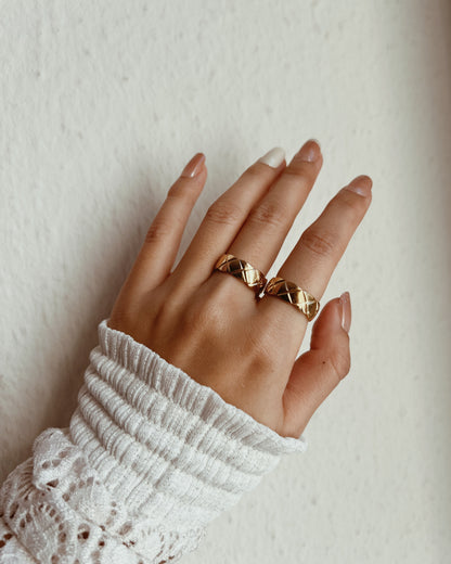 Diamond-Cut Band Ring Waterproof