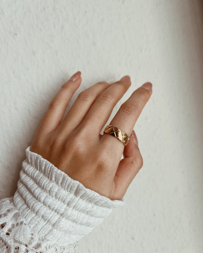 Diamond-Cut Band Ring Waterproof