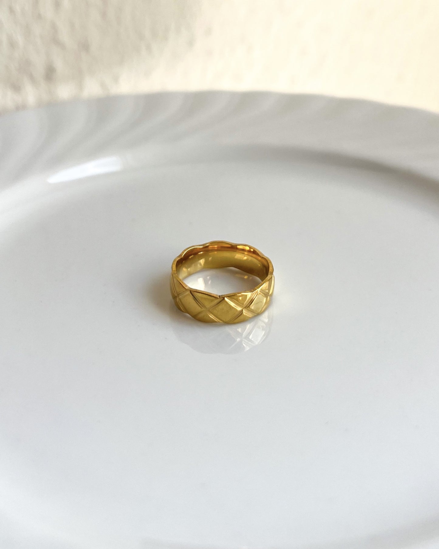 Diamond-Cut Band Ring Waterproof