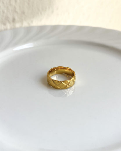 Diamond-Cut Band Ring Waterproof