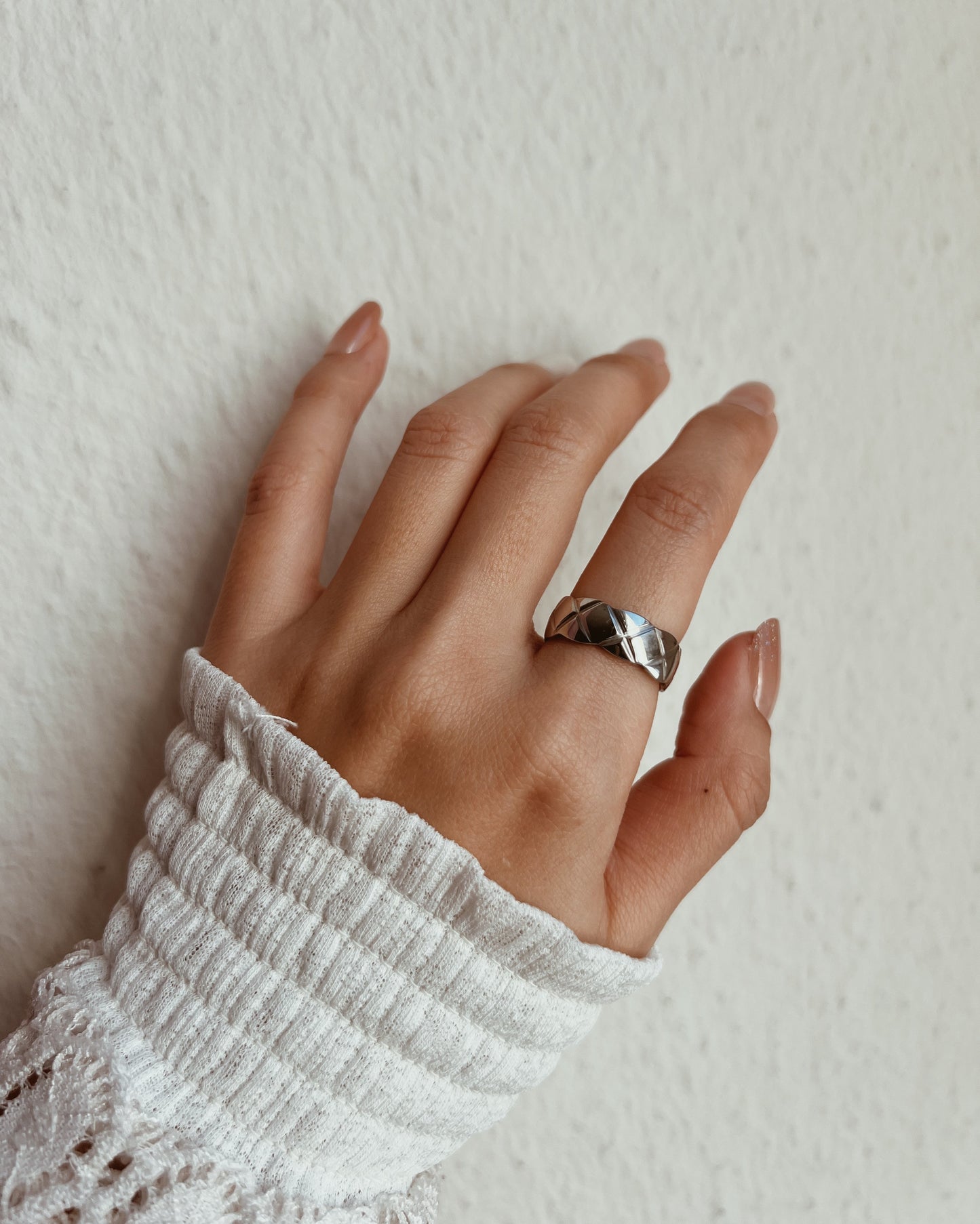Diamond-Cut Band Ring Waterproof