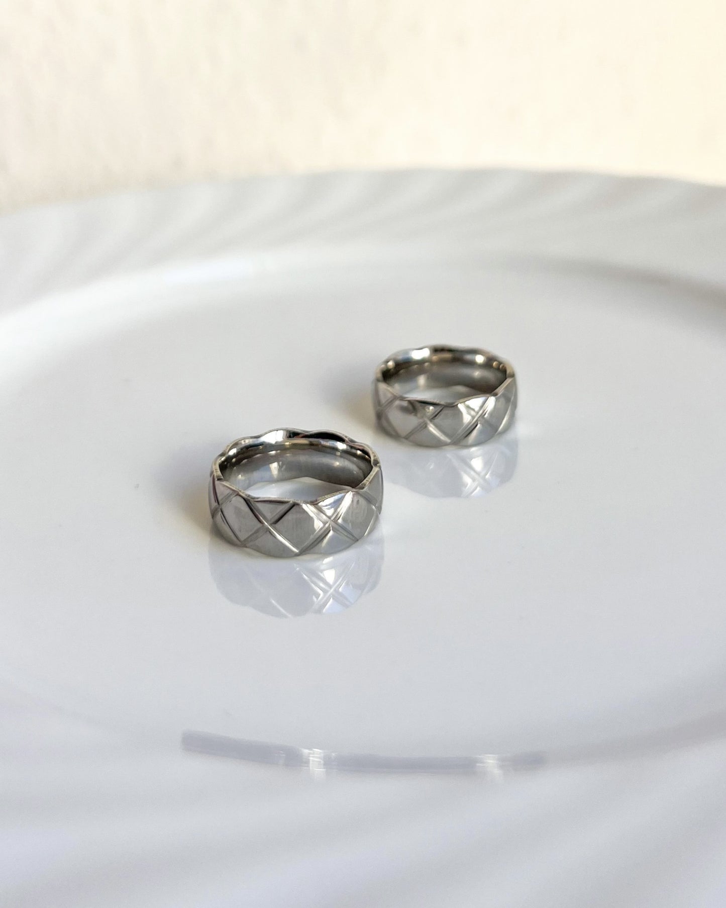 Diamond-Cut Band Ring Waterproof