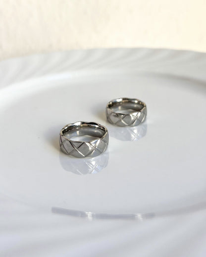 Diamond-Cut Band Ring Waterproof