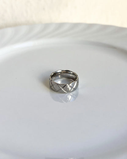 Diamond-Cut Band Ring Waterproof