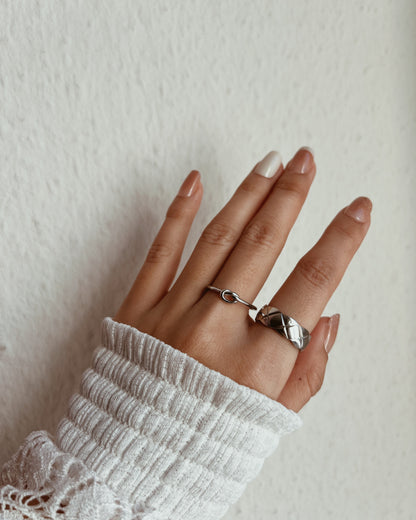 Diamond-Cut Band Ring Waterproof