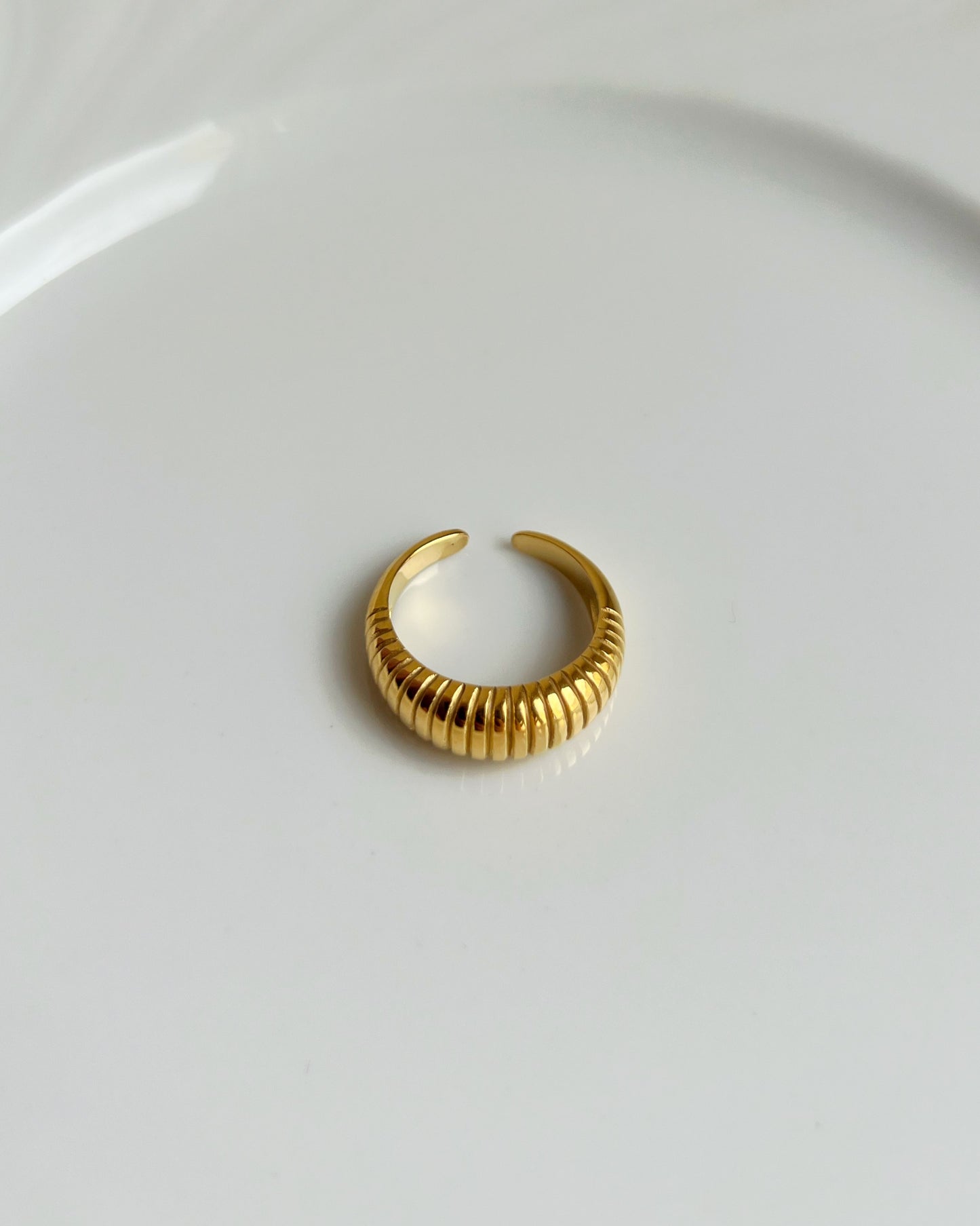 Ribbed Croissant Ring Waterproof