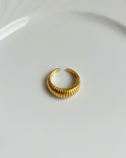 Ribbed Croissant Ring Waterproof