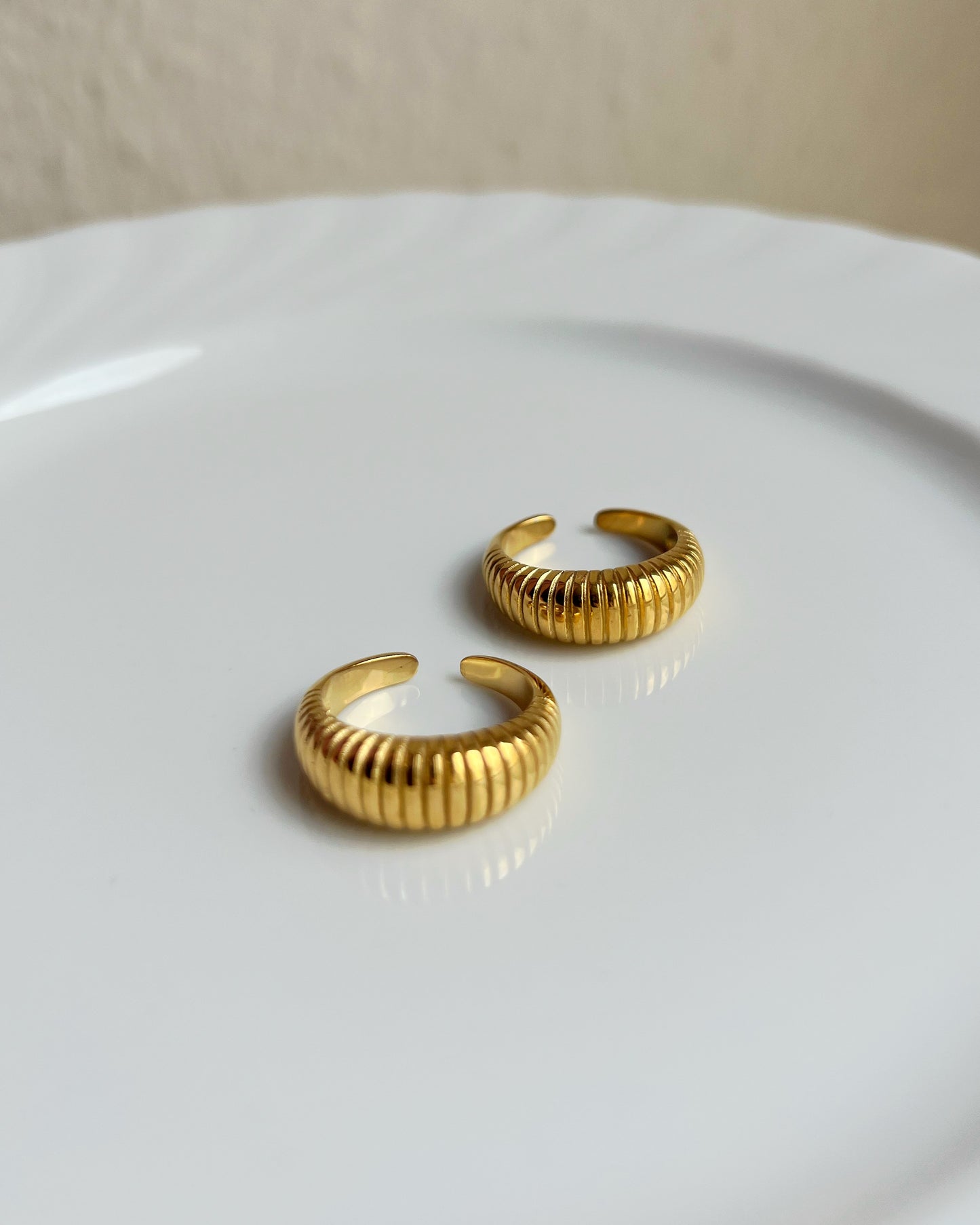 Ribbed Croissant Ring Waterproof