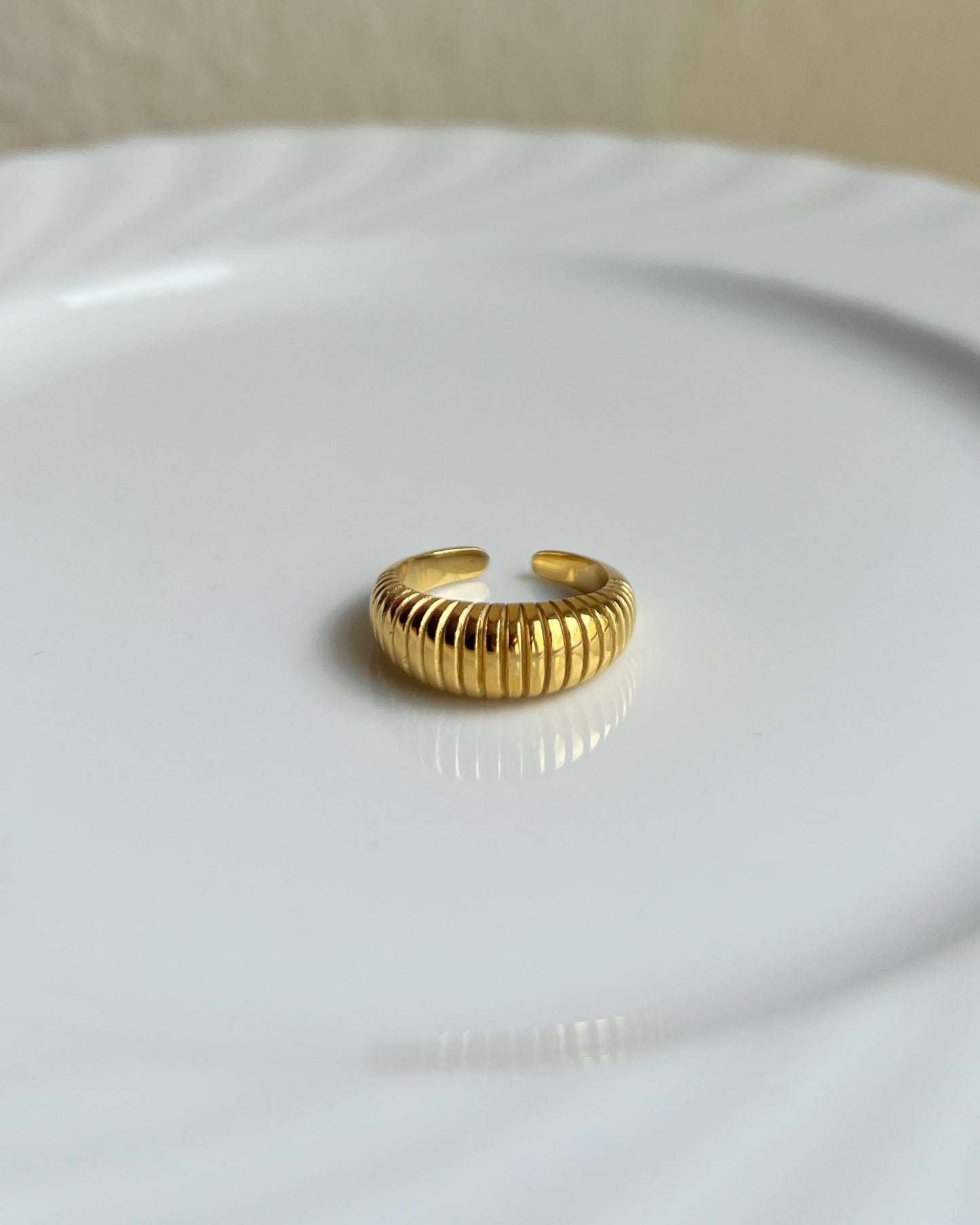 Ribbed Croissant Ring Waterproof