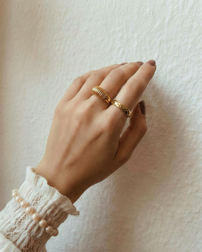 Ribbed Croissant Ring Waterproof