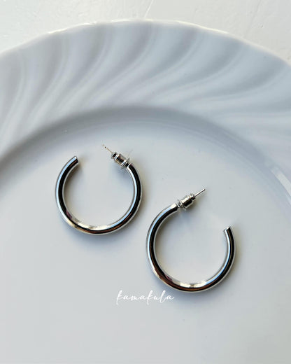 Classic Mid Hoop earrings