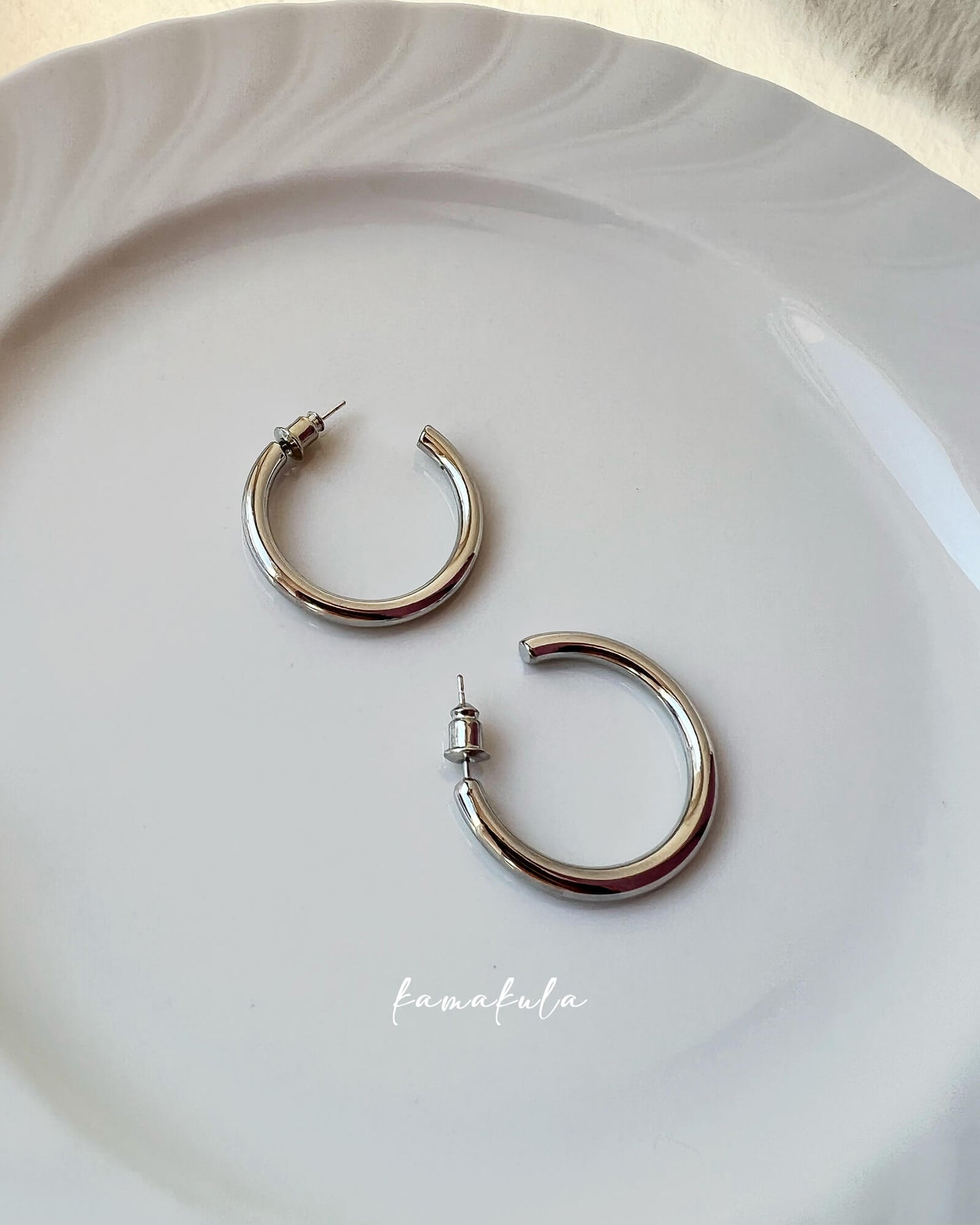 Classic Mid Hoop earrings